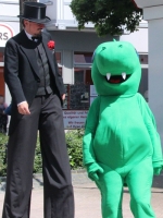 Stelzenläufer Gentleman Nostalgischer Walkact Maskottchen